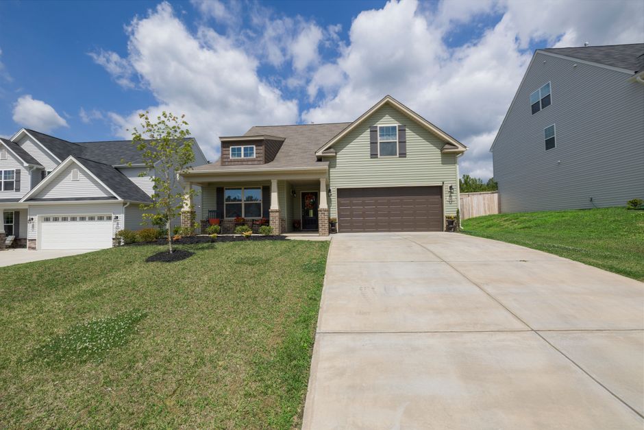 Modern detached suburban house with a paved driveway